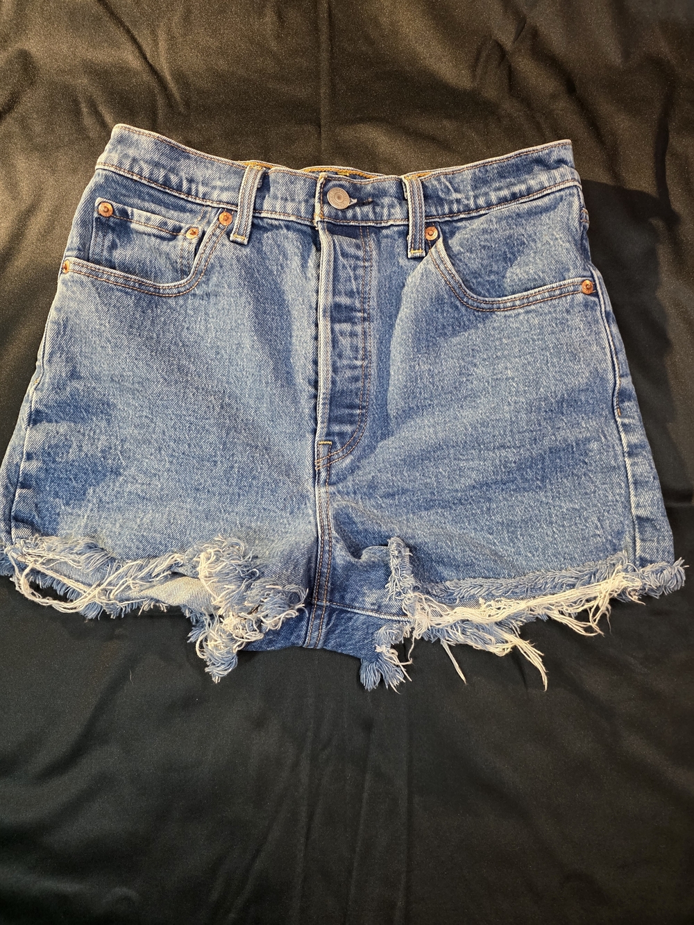 Vintage Levi’s 550 Cut-Off Denim Shorts — Classic High Rise - Picture 4 of 5